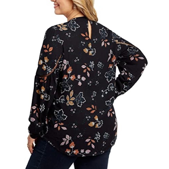 Maurice’s size 4 black floral top - Picture 3 of 3